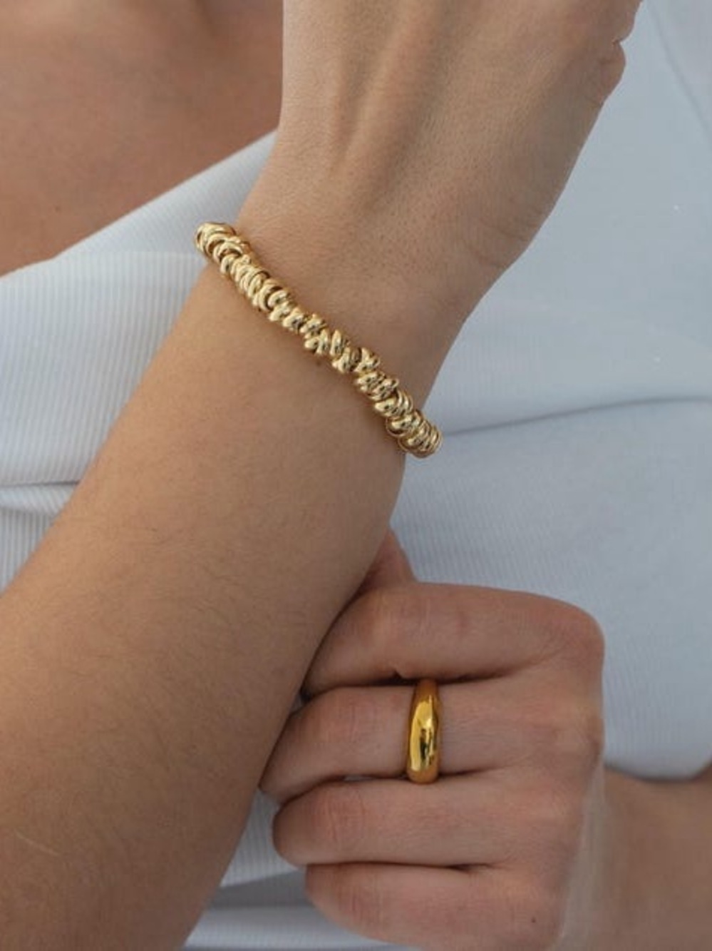 Gold Plated Ribbed Rings Chain Bracelet - Picture 7 of 10
